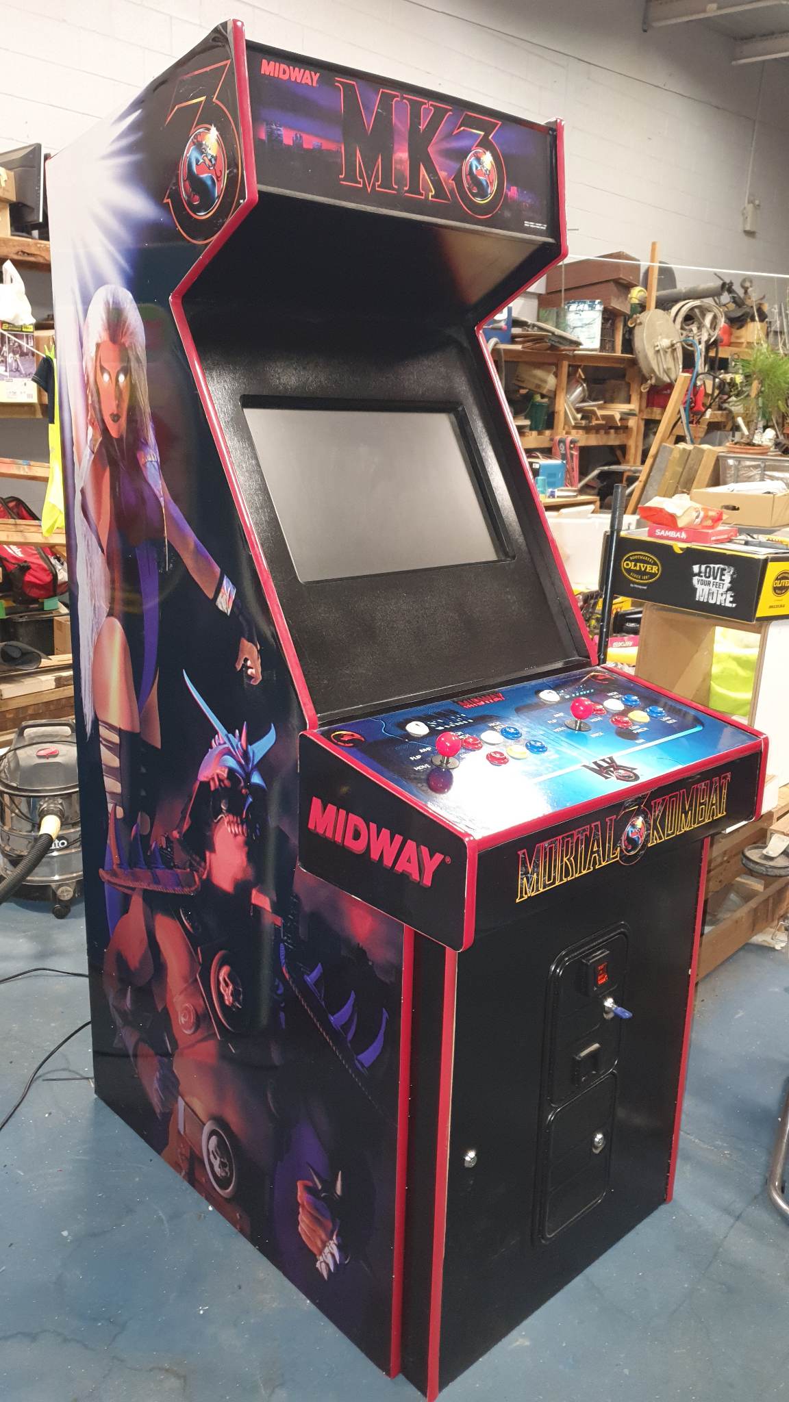 Mortal Kombat arcade cabinet