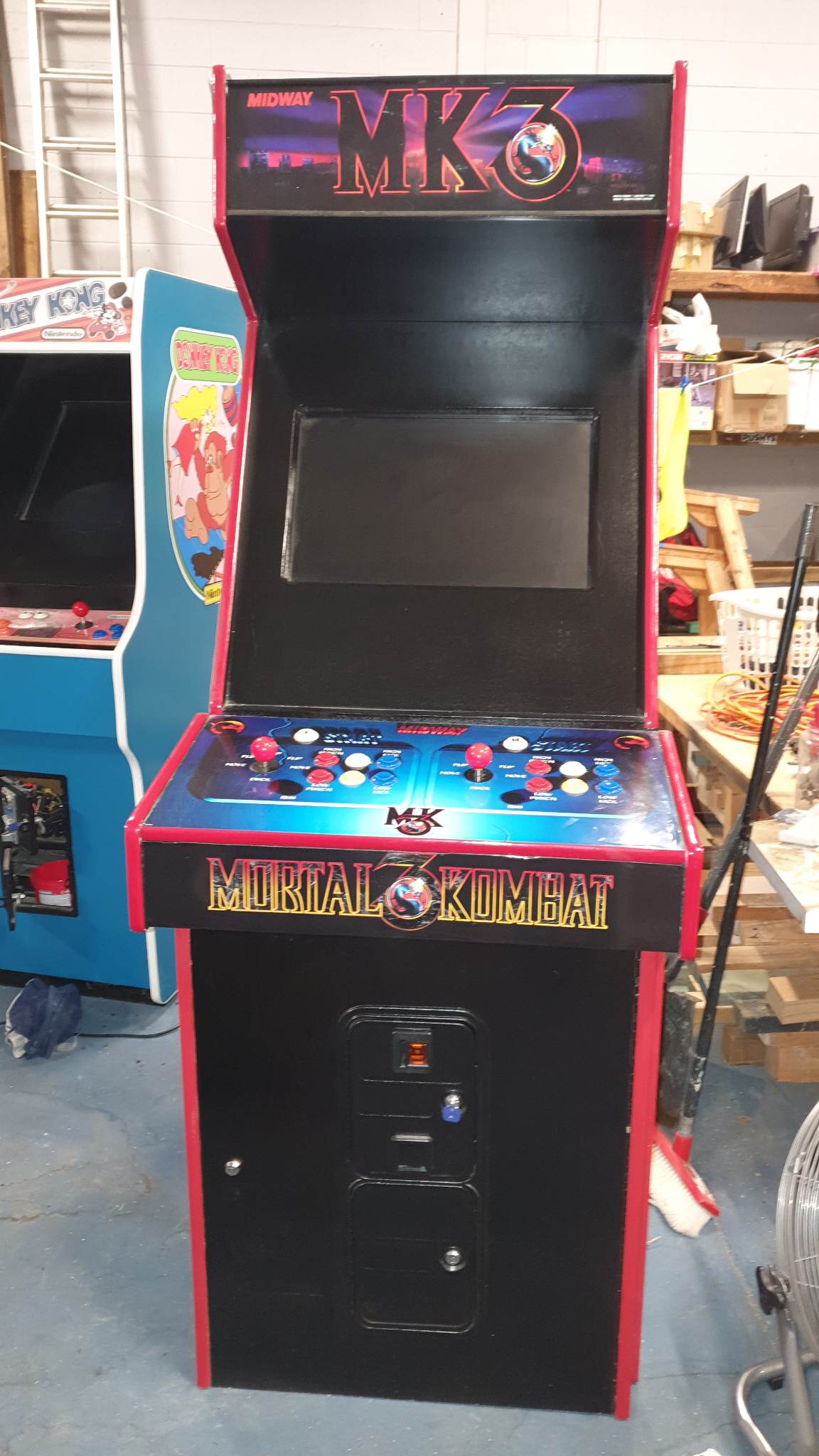 Mortal Kombat arcade cabinet