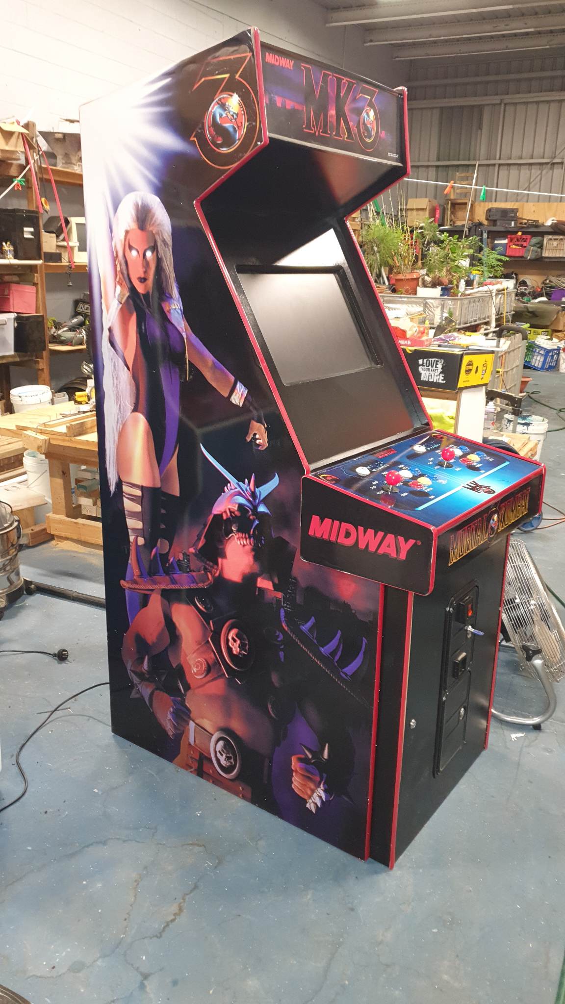 Mortal Kombat arcade cabinet